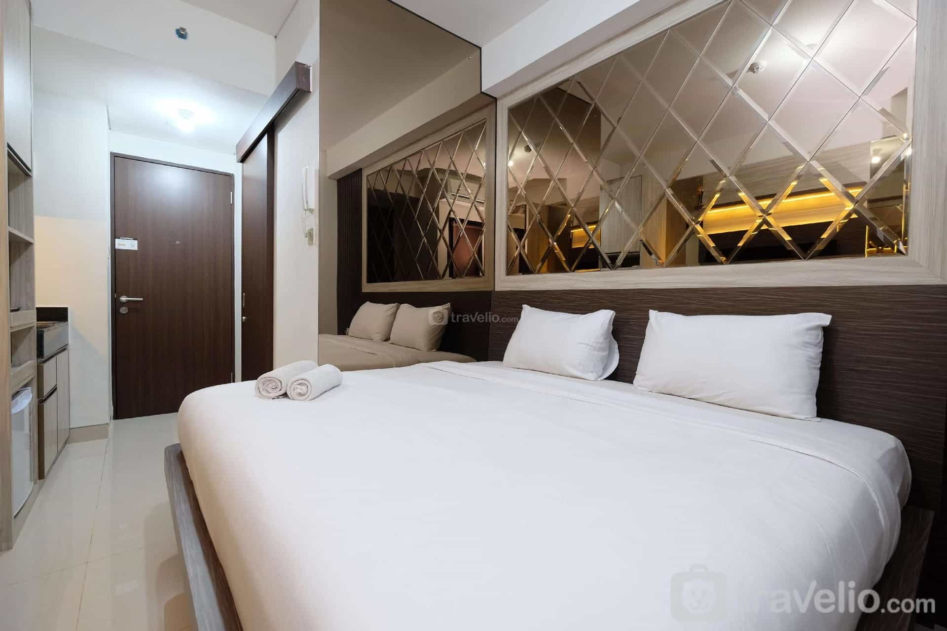 Warm Studio Room Transpark Cibubur By Travelio Warm Studio Room Transpark Cibubur By Travelio
