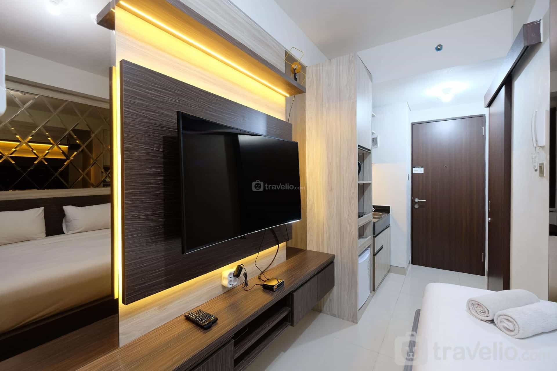 Warm Studio Room Transpark Cibubur By Travelio Warm Studio Room Transpark Cibubur By Travelio