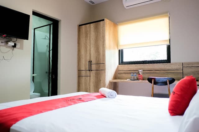 RedDoorz Room