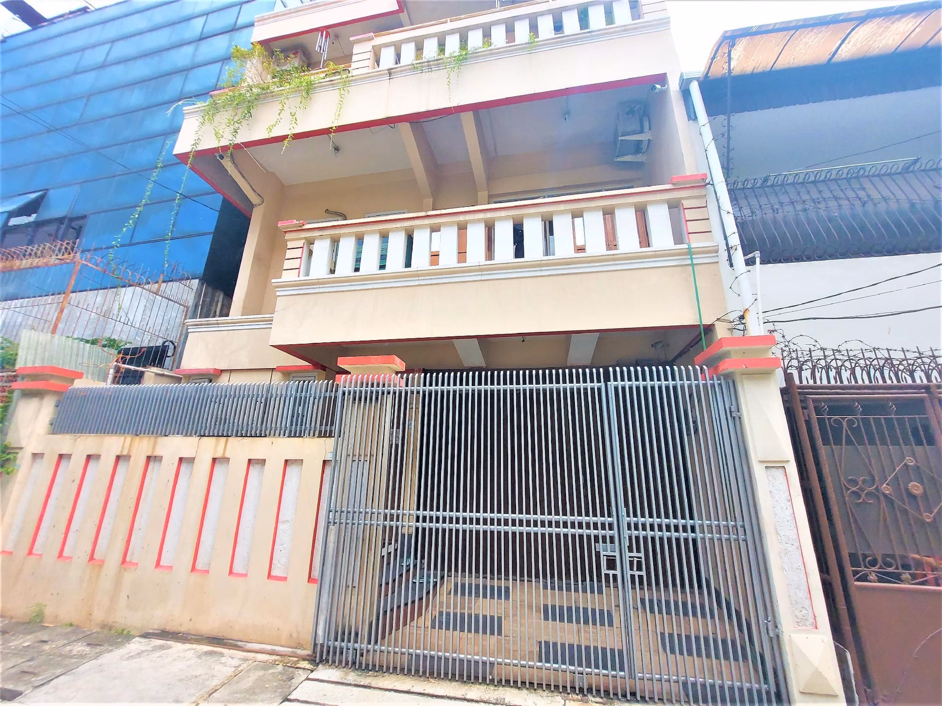 ไอเฟล เรสซิเดนซ์ บาตู ตูลิส 37 สำหรับผู้หญิงเท่านั้น (Eiffel Residence Batu Tulis 37 Female Only)0