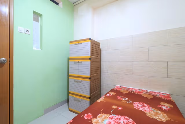 Single AC Room, Shared Bathroom