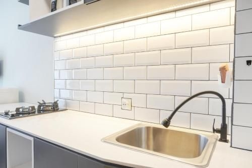 Cozy Studio at Tifolia Apartment By Travelio2