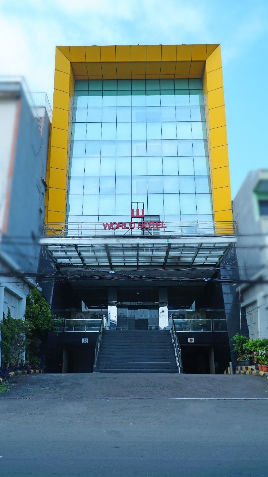 World Hotel0