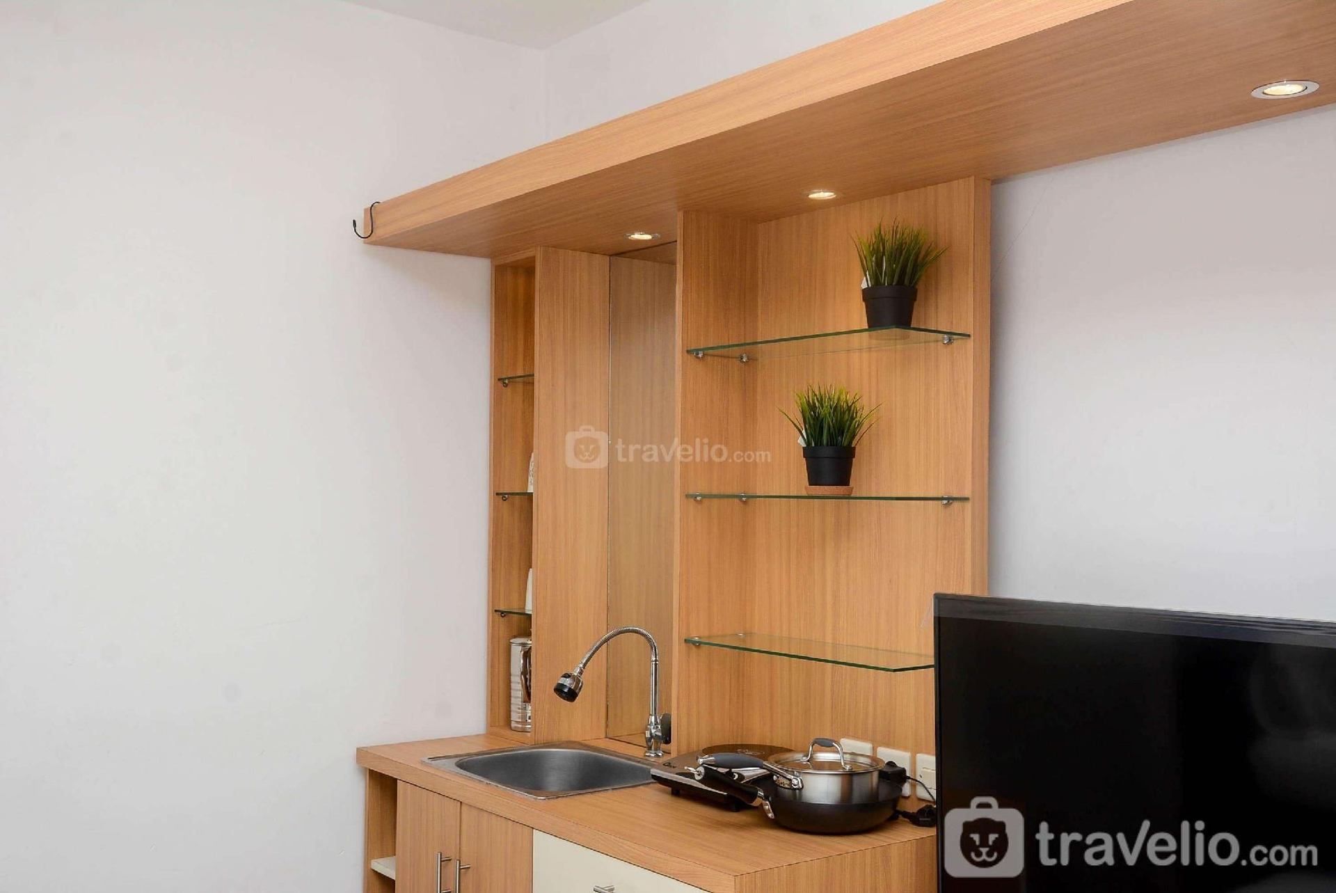 Cozy Design Studio Bassura City By Travelio4