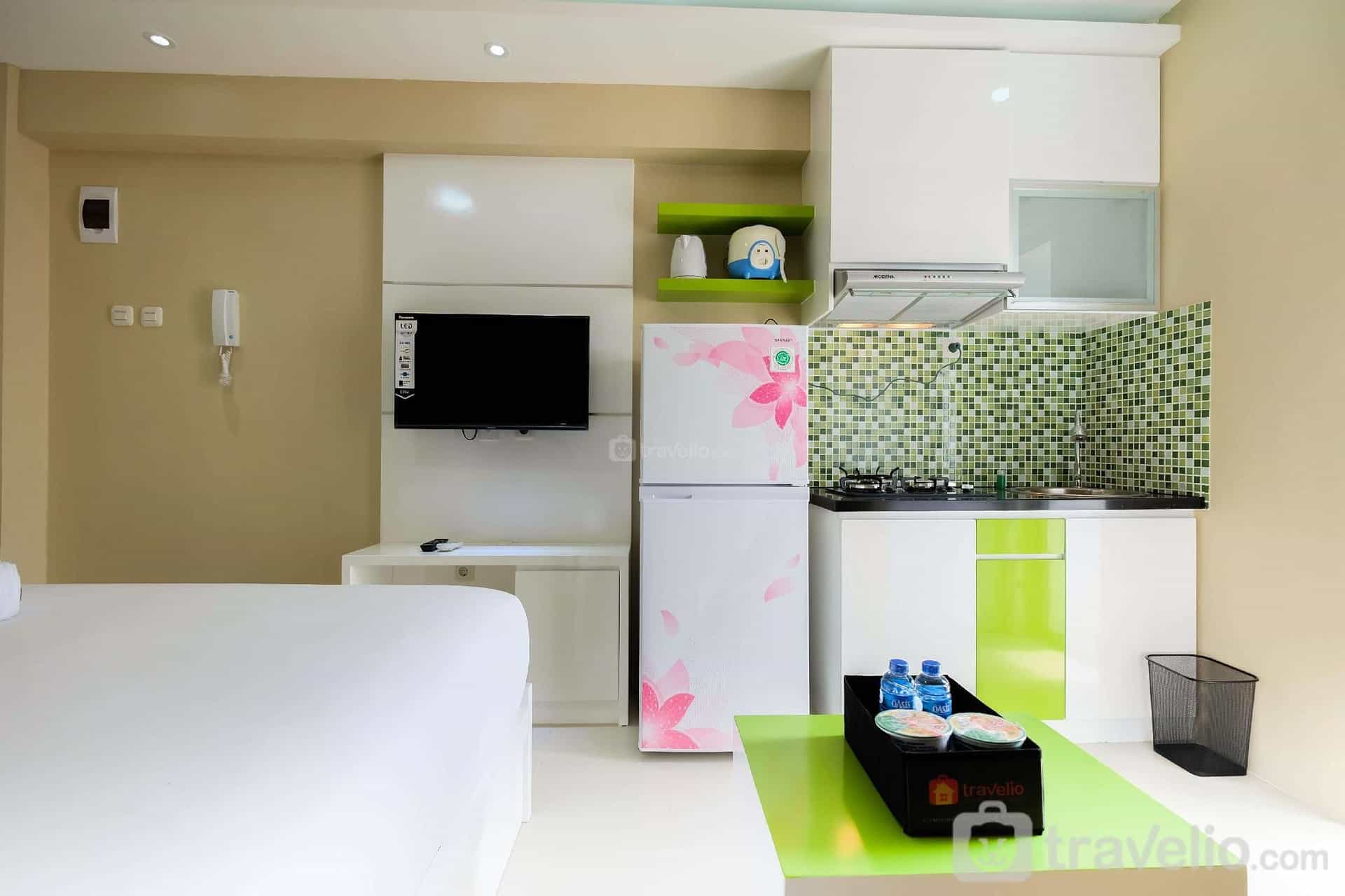 Modern & Minimalist Studio Bassura Apt By Travelio Modern & Minimalist Studio Bassura Apt By Travelio