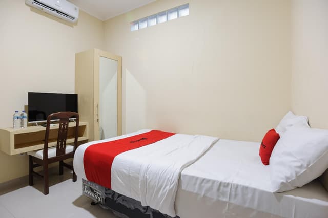 RedDoorz Room