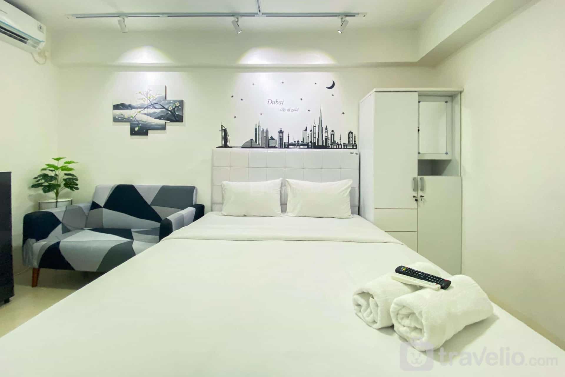 Modern Design Studio at Bassura City By Travelio Modern Design Studio at Bassura City By Travelio