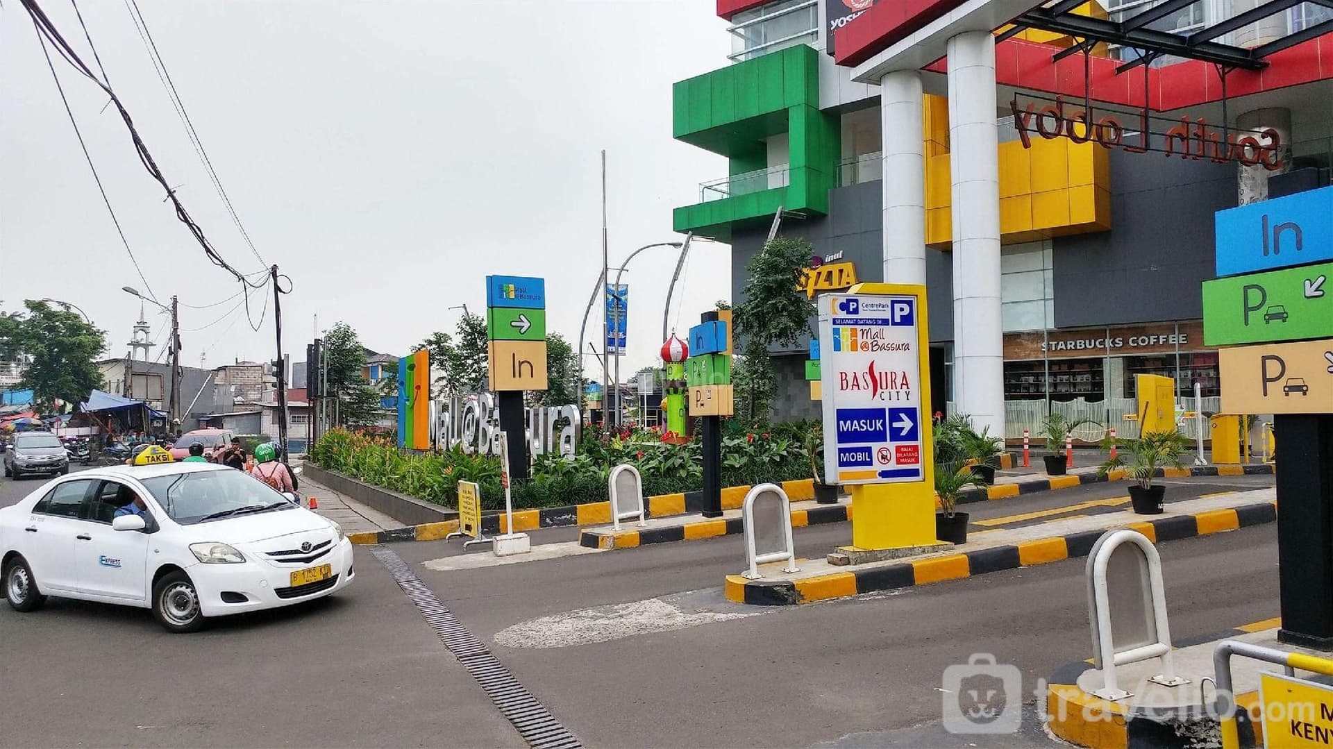 Comfy 2BR at Bassura City Apartment By Travelio Comfy 2BR at Bassura City Apartment By Travelio