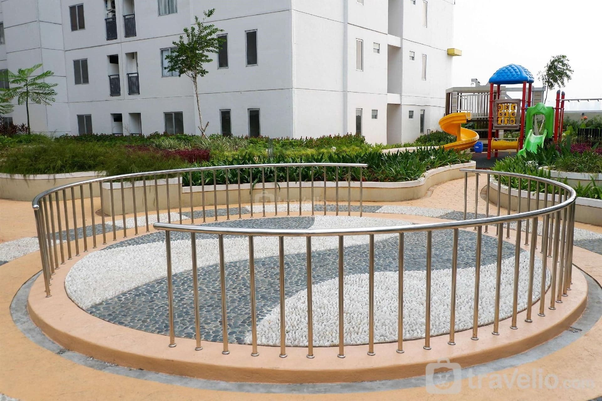 Beautiful 1BR at Bassura City Apt By Travelio Beautiful 1BR at Bassura City Apt By Travelio