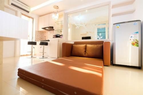 Cozy 2BR Mall Access Bassura City Apt by Travelio2