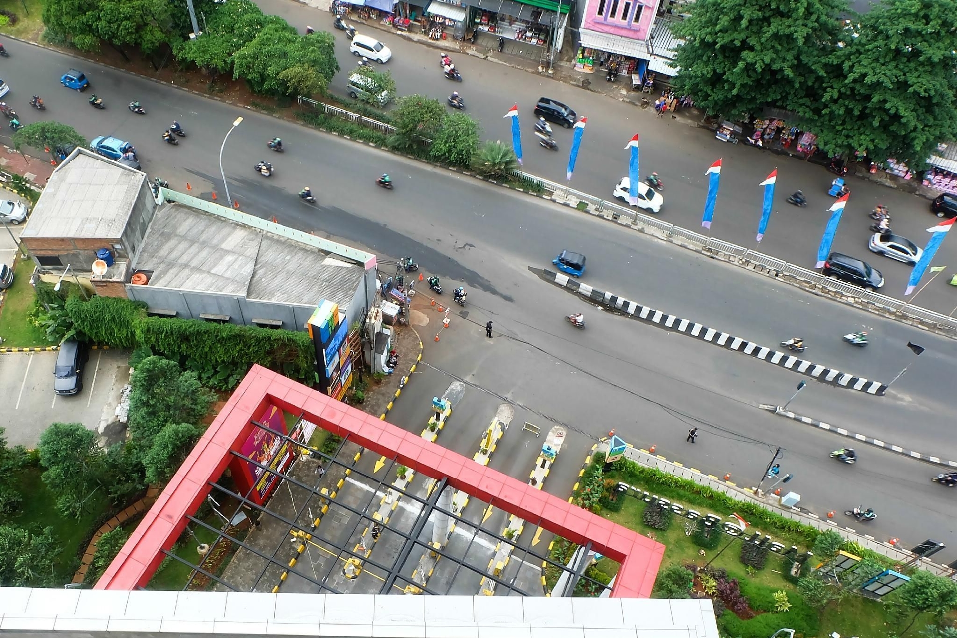 Studio Bassura City Apt in Shopping Mall-Travelio1
