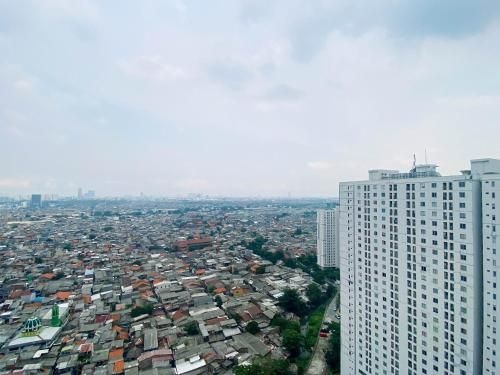 Comfy & Strategic Studio Bassura City By Travelio0