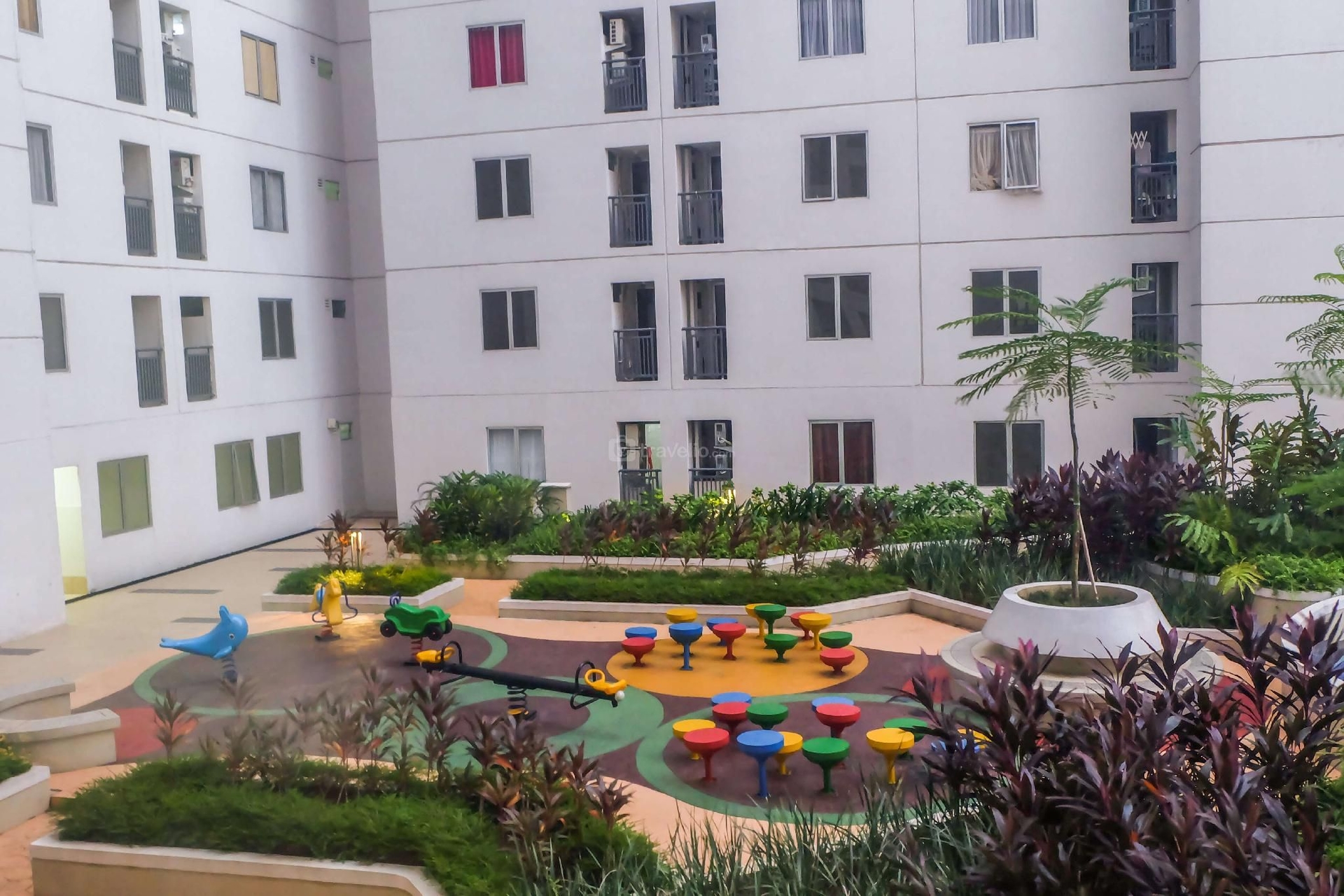 อพาร์ตเมนต์แบบ 2 ห้องนอน บาสซูรา พร้อมศูนย์การค้า โดยทราเวลลิโอ (Apartment 2BR Bassura W/ Shopping Center Travelio)2
