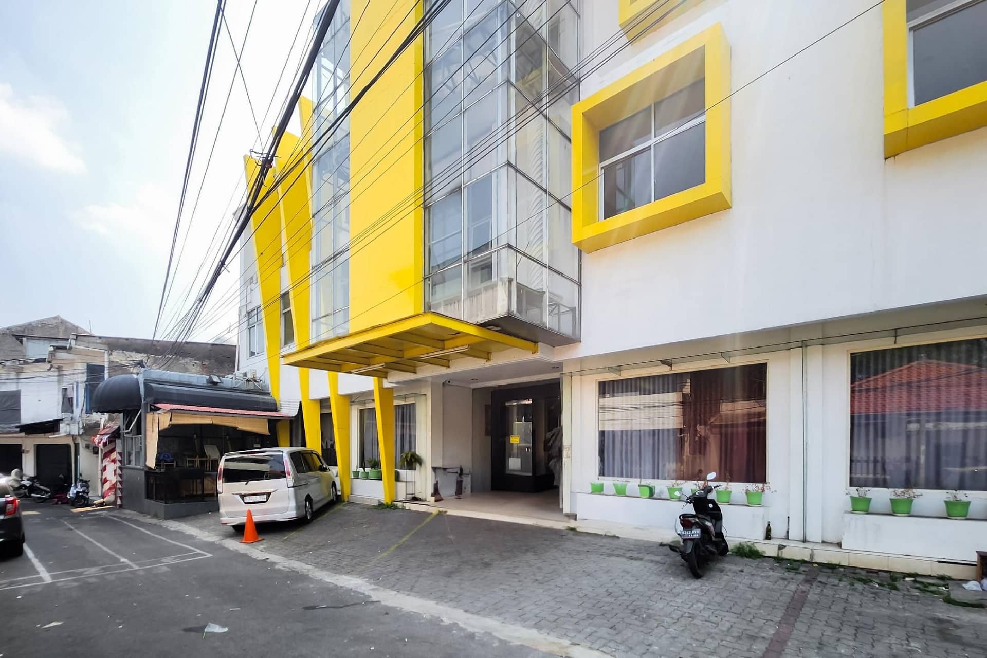 Reddoorz Near Stasiun Tanah Abang Reddoorz Near Stasiun Tanah Abang