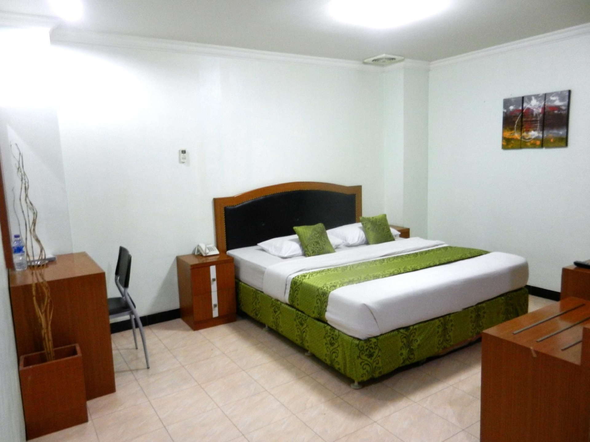 โรงแรมการ์ซา อูตามา (Karsa Utama Hotel)2