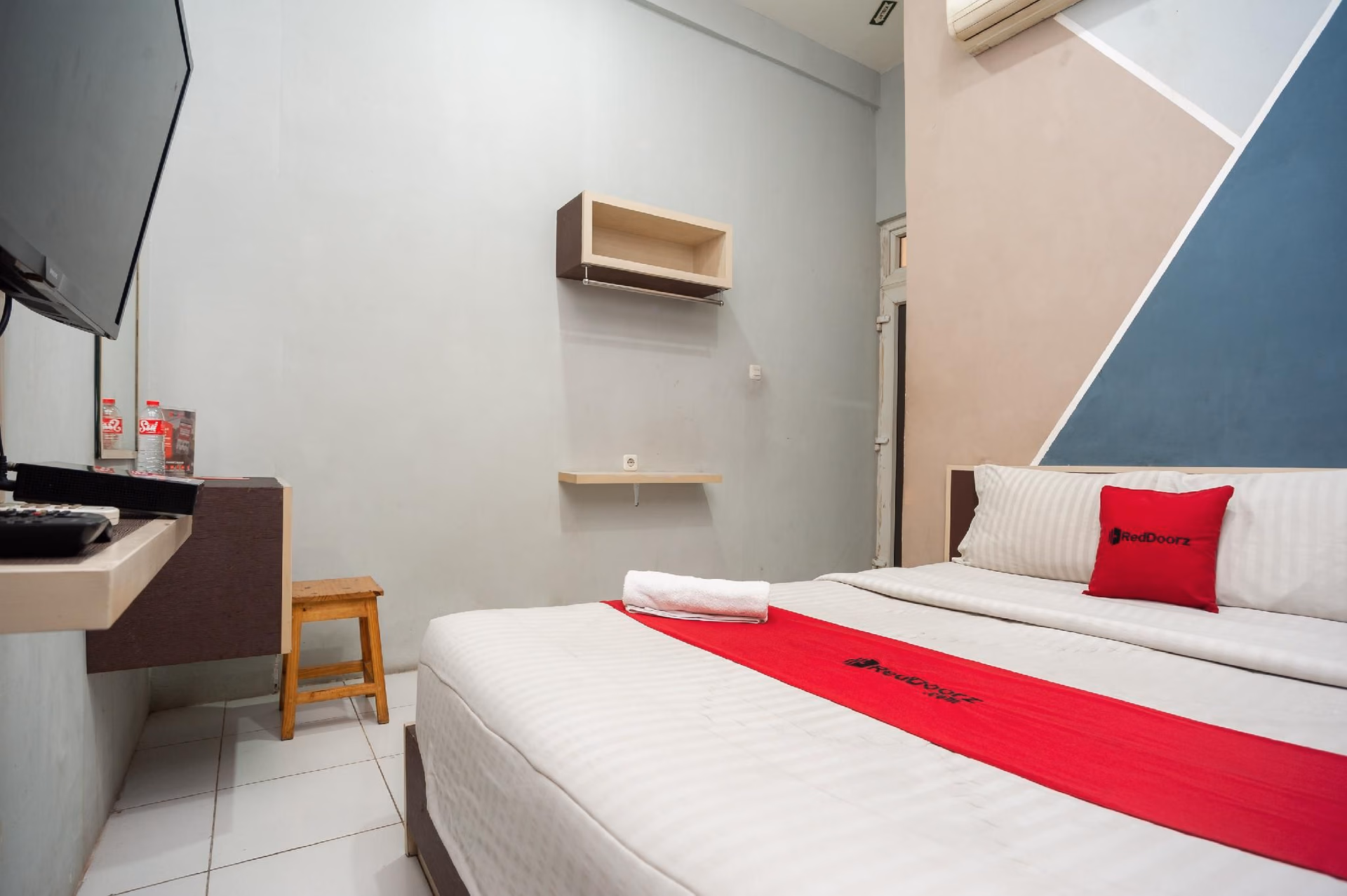RedDoorz near Binus Anggrek 22