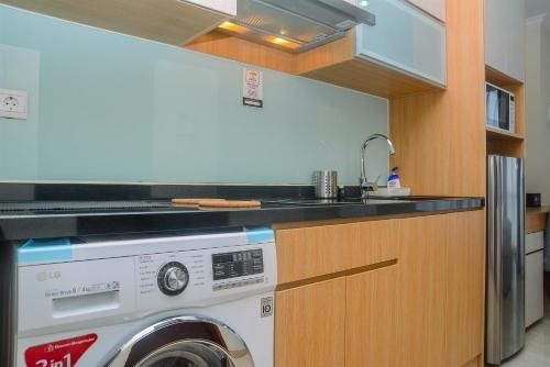 2 ห้องนอน 1 ห้องน้ำส่วนตัว ขนาด 34 ตร.ม. – ธัมริน (Simply Studio Room at Menteng Park Apt By Travelio)0