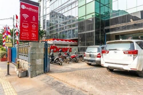 RedDoorz Plus near Taman Ismail Marzuki RedDoorz Plus near Taman Ismail Marzuki