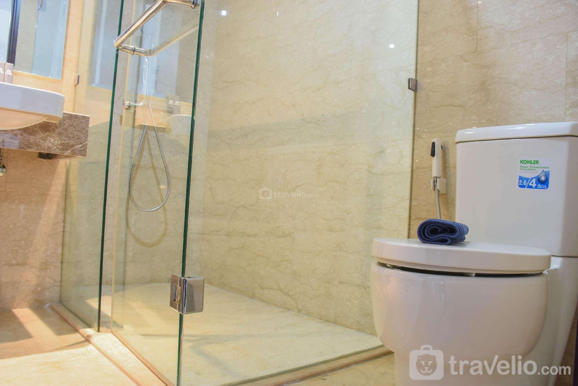อพาร์ตเมนต์ 3 ห้องนอน 2 ห้องน้ำส่วนตัว ขนาด 112 ตร.ม. – จิกินี (Spacious & Elegant 3BR at Menteng Park By Travelio)4