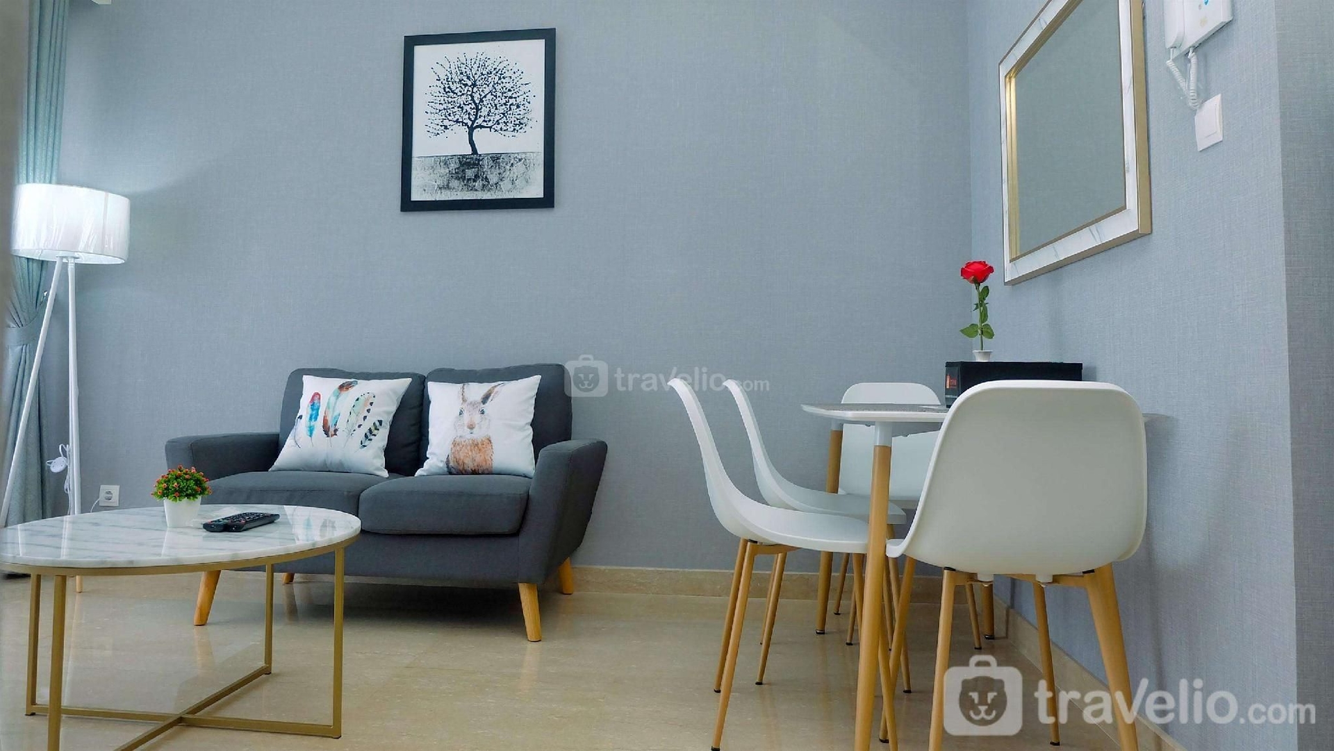 อพาร์ตเมนต์ 2 ห้องนอนสุดหรูที่เมนเต็งพาร์ค บาย ทราเวลลิโอ (Classy 2BR Apartment at Menteng Park By Travelio)0