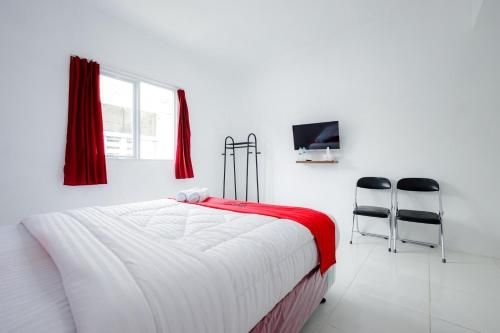 RedDoorz near Jalan Cikini2