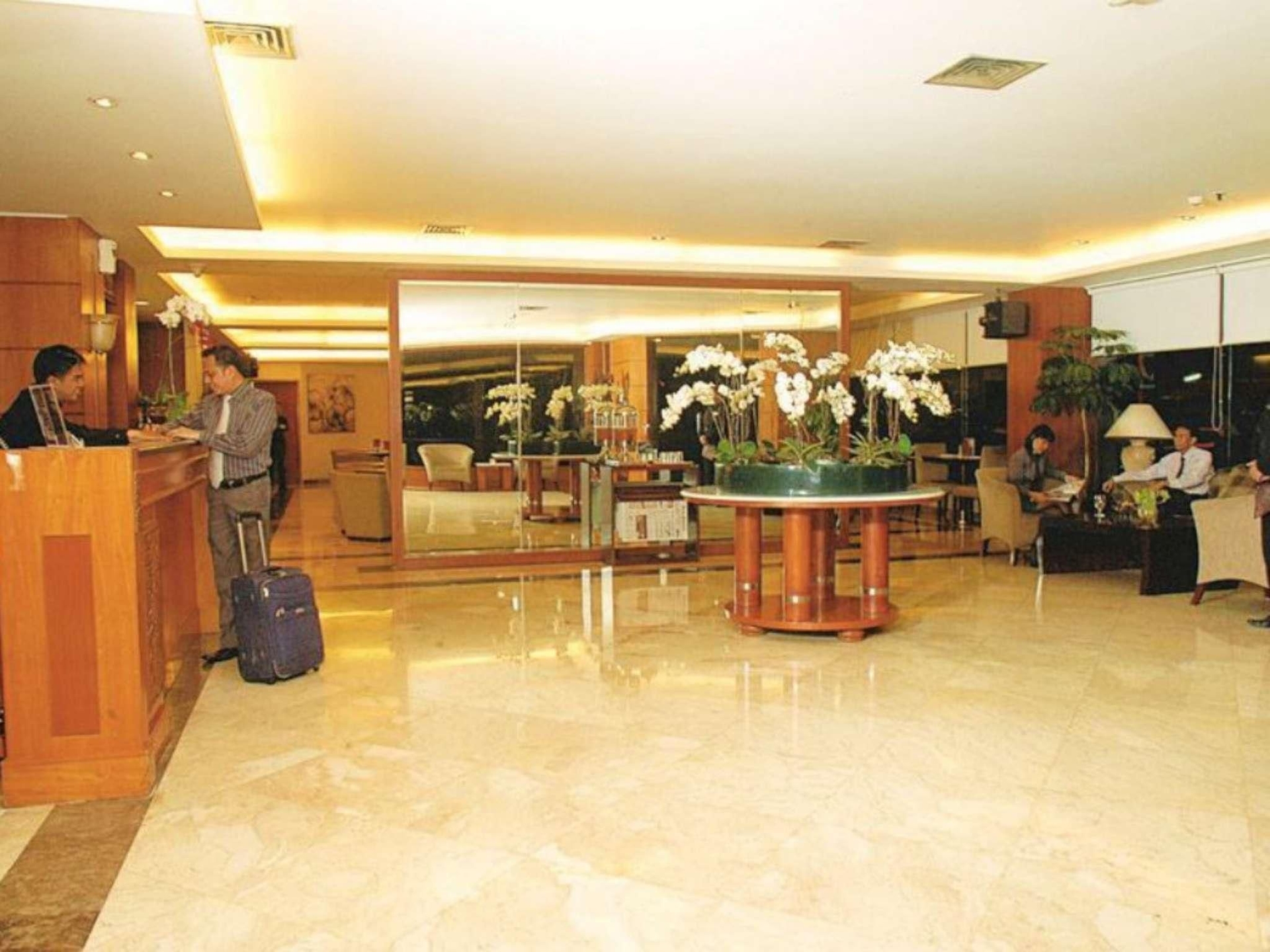 โรงแรมแกรนด์ เซมารา (Grand Cemara Hotel)0
