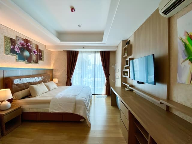 Studio Apartment