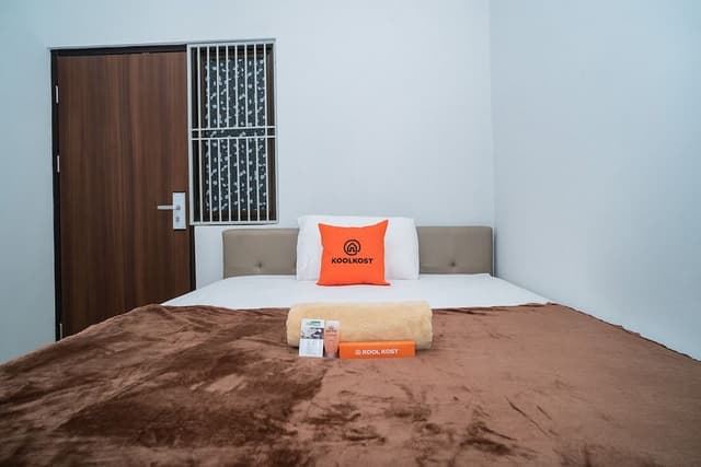Standard Room, Shared Bathroom (Reddoorz)