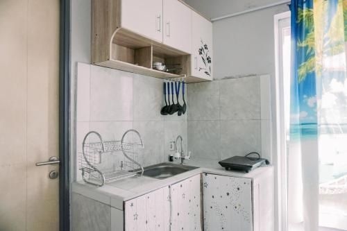 Homey & Simply 2BR Aeropolis Residence By Travelio3