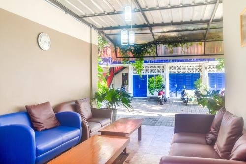 อูร์บานวิว โฮเทล มิโนงก้า ปอนด็อก ลาบู บาย เรดดอร์ซ (Urbanview Hotel Minongga Pondok Labu by RedDoorz)0