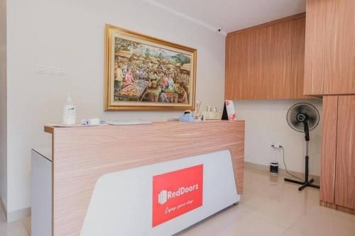 RedDoorz Plus near Soekarno Hatta Airport Taman Mahkota2
