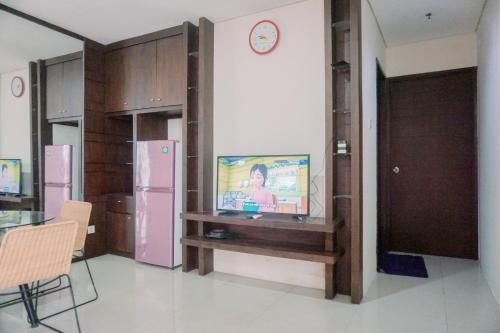 สเปเชียส & โฮมี 2BR มังกะ ดัว บาย ทราเวลิโอ (Spacious & Homey 2BR Mangga Dua By Travelio)0
