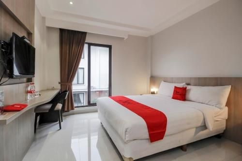 เรดดอร์ซ พลัส เนียร์ ทีบี ซิมาตูปัง (RedDoorz Plus @ TB Simatupang)4