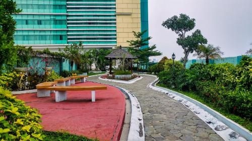 Spacious 3BR Green Central City Glodok By Travelio0