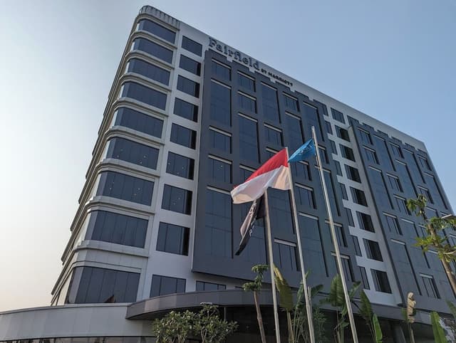 Deluxe Room, 1 King Bed, City View, Corner