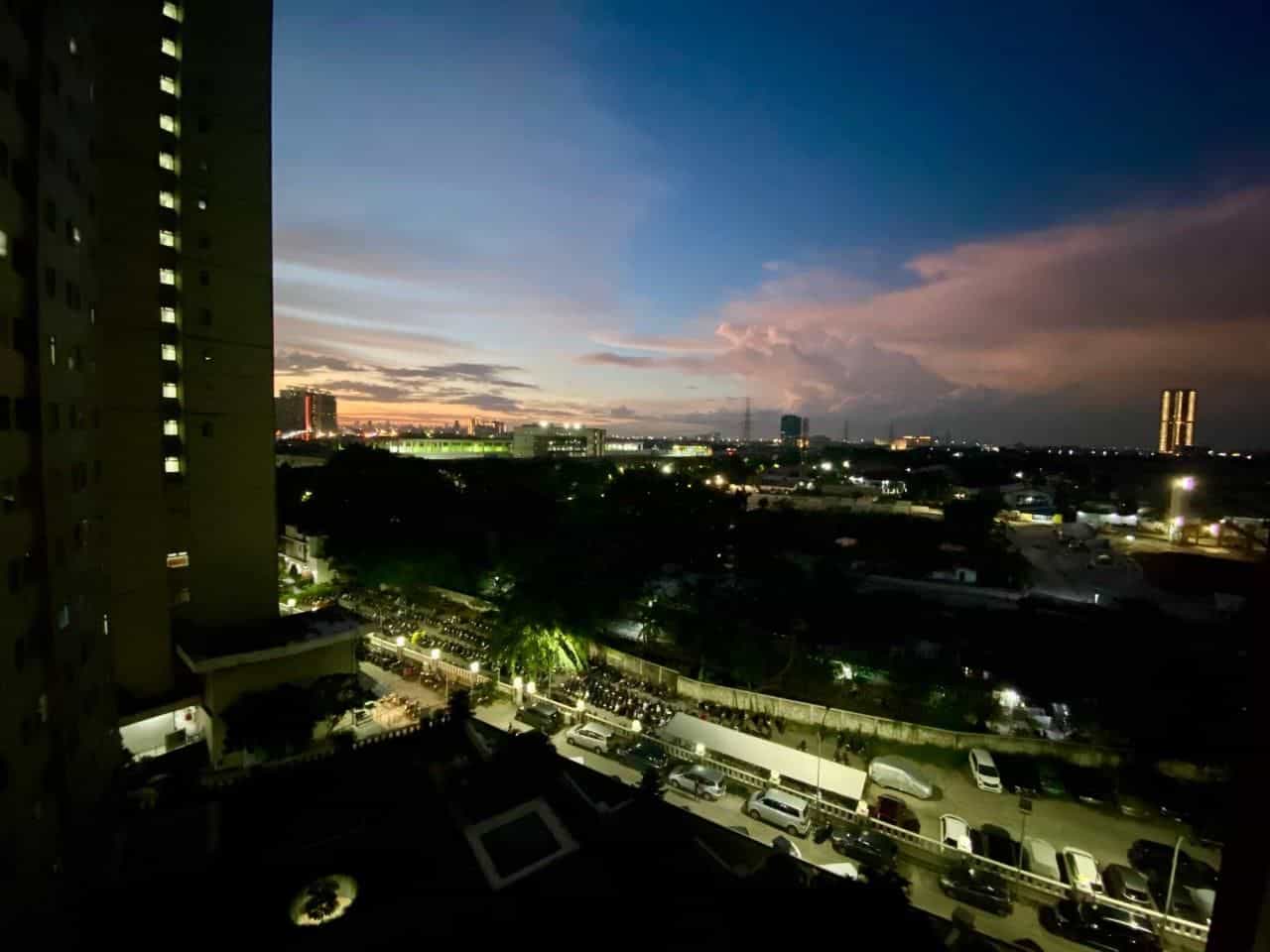 Comfy Skyview Retreat | Walk to Lrt, Mall & More