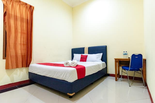 RedDoorz Room