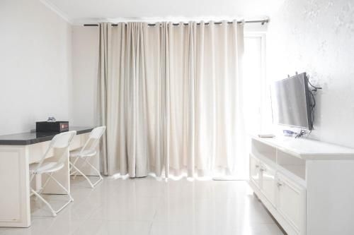 ที่พัก 2 ห้องนอนแสนสบายในใจกลางเมืองสีเขียว โกลดอก โดย ทราเวลลิโอ (Comfort 2BR Green Central City Glodok By Travelio)1