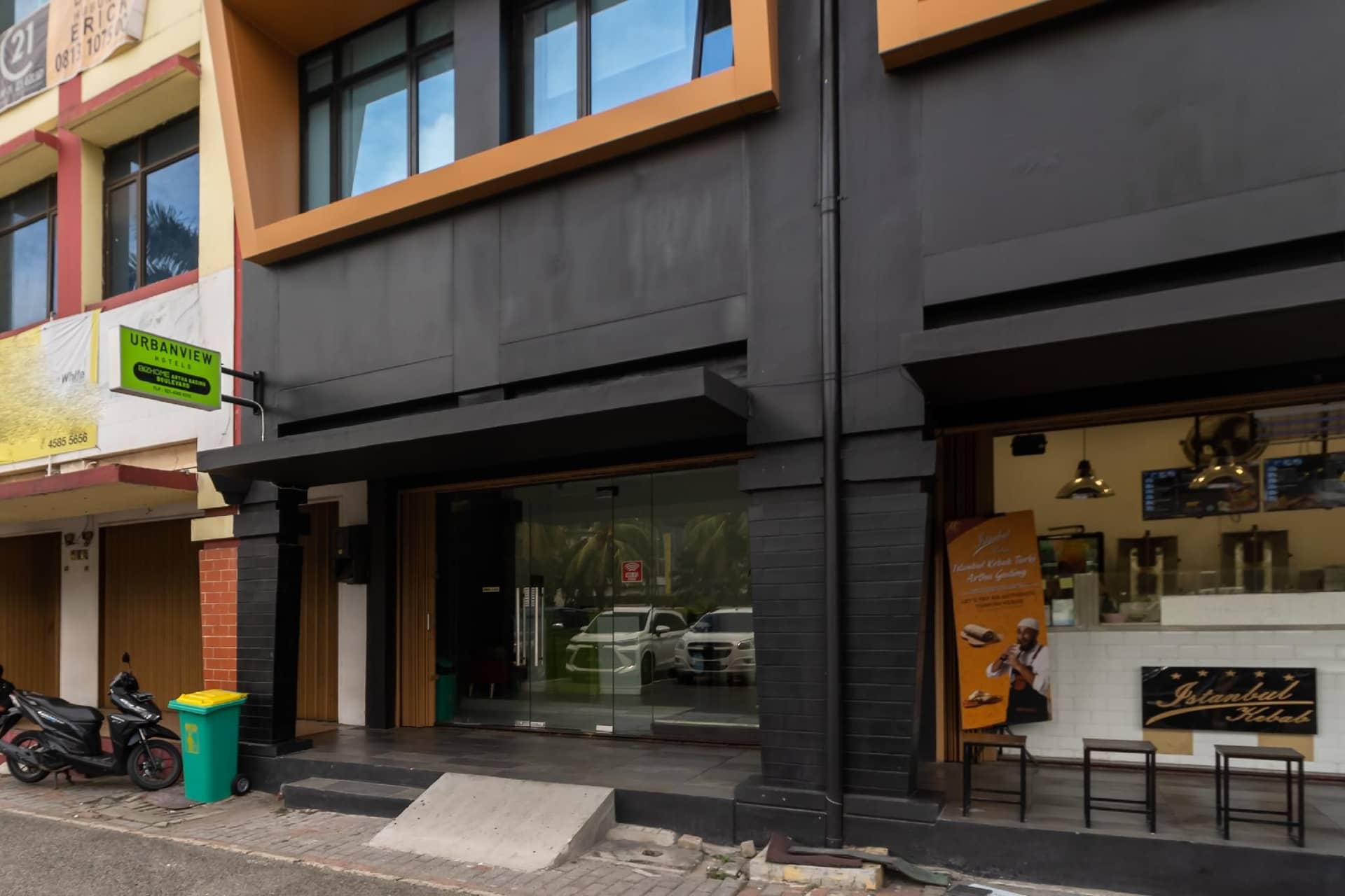 Urbanview Hotel Bizhome Artha Gading Boulevard by RedDoorz Urbanview Hotel Bizhome Artha Gading Boulevard by RedDoorz