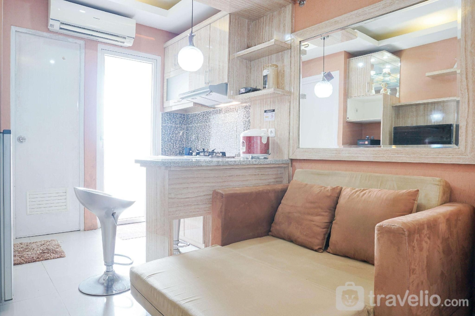 อพาร์ทเมนท์ 2 ห้องนอน ปรามุคาสีเขียว ที่อบอุ่นและสดชื่นจาก ทราเวลลิโอ (Homey and Fresh 2BR Green Pramuka Apt By Travelio)3