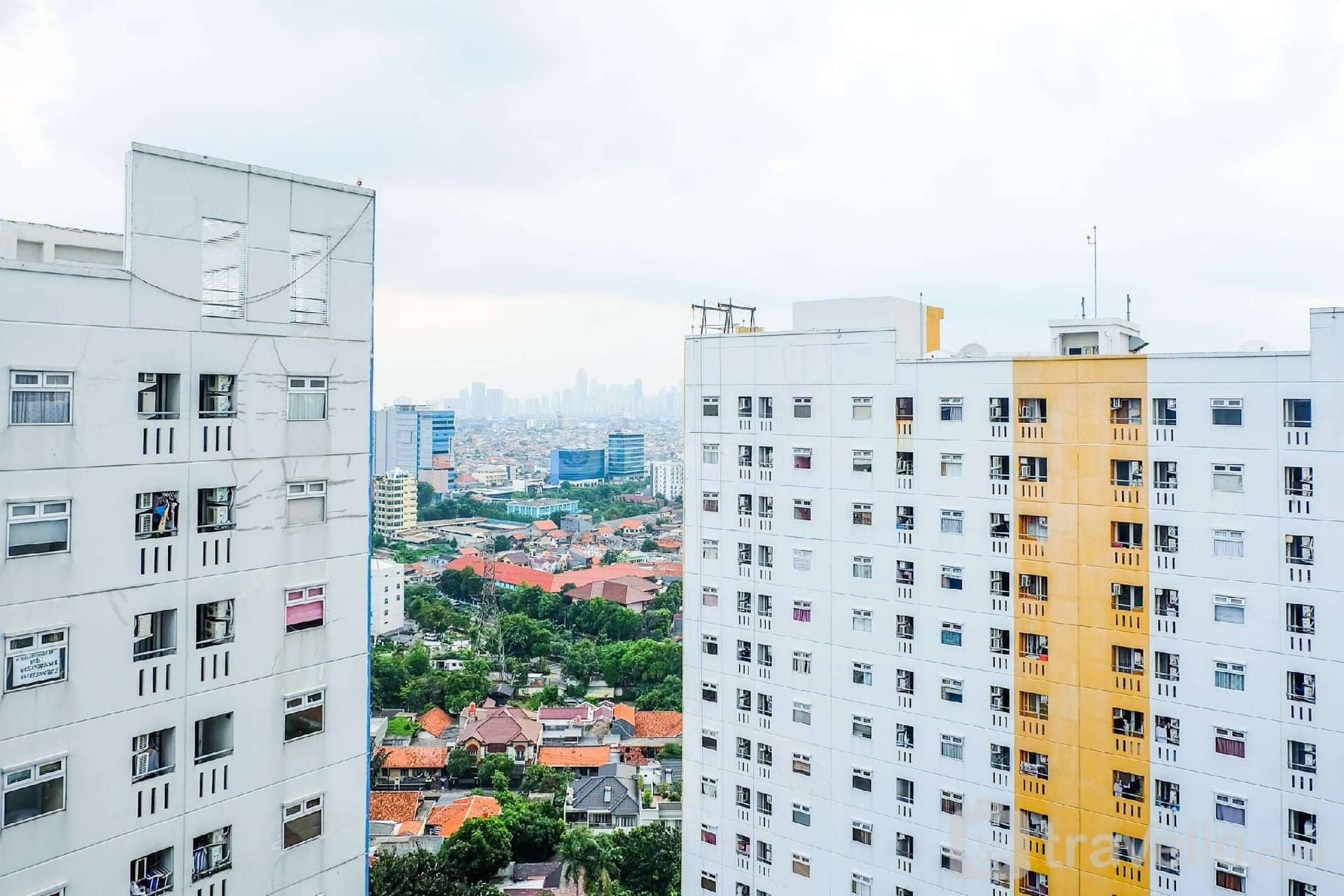 Minimalist Studio Green Pramuka Apt By Travelio Minimalist Studio Green Pramuka Apt By Travelio