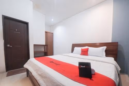 RedDoorz Room