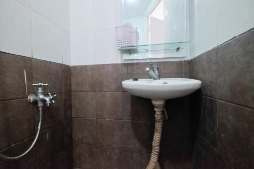 อพาร์ตเมนต์ 2 ห้องนอน 1 ห้องน้ำส่วนตัว ขนาด 33 ตร.ม. – เสเน็น (Homey 2BR Green Pramuka Apartment By Travelio)4