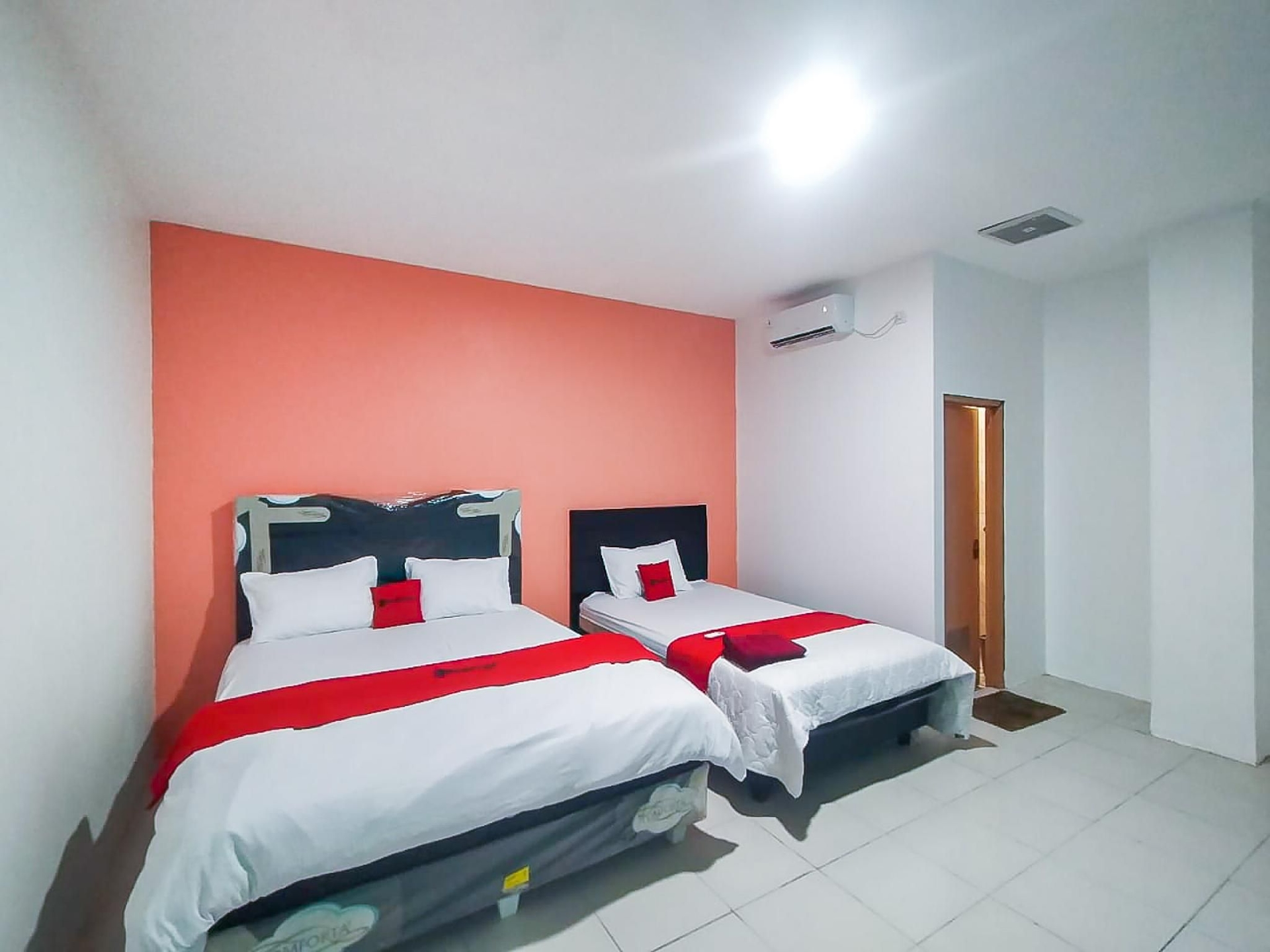 เรดดอร์ซ ใกล้มหาวิทยาลัยยาร์ซี (RedDoorz near Universitas YARSI)3