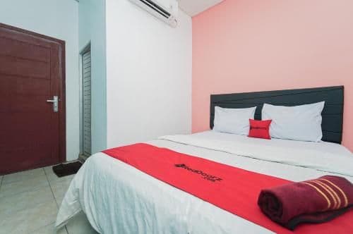 RedDoorz Room