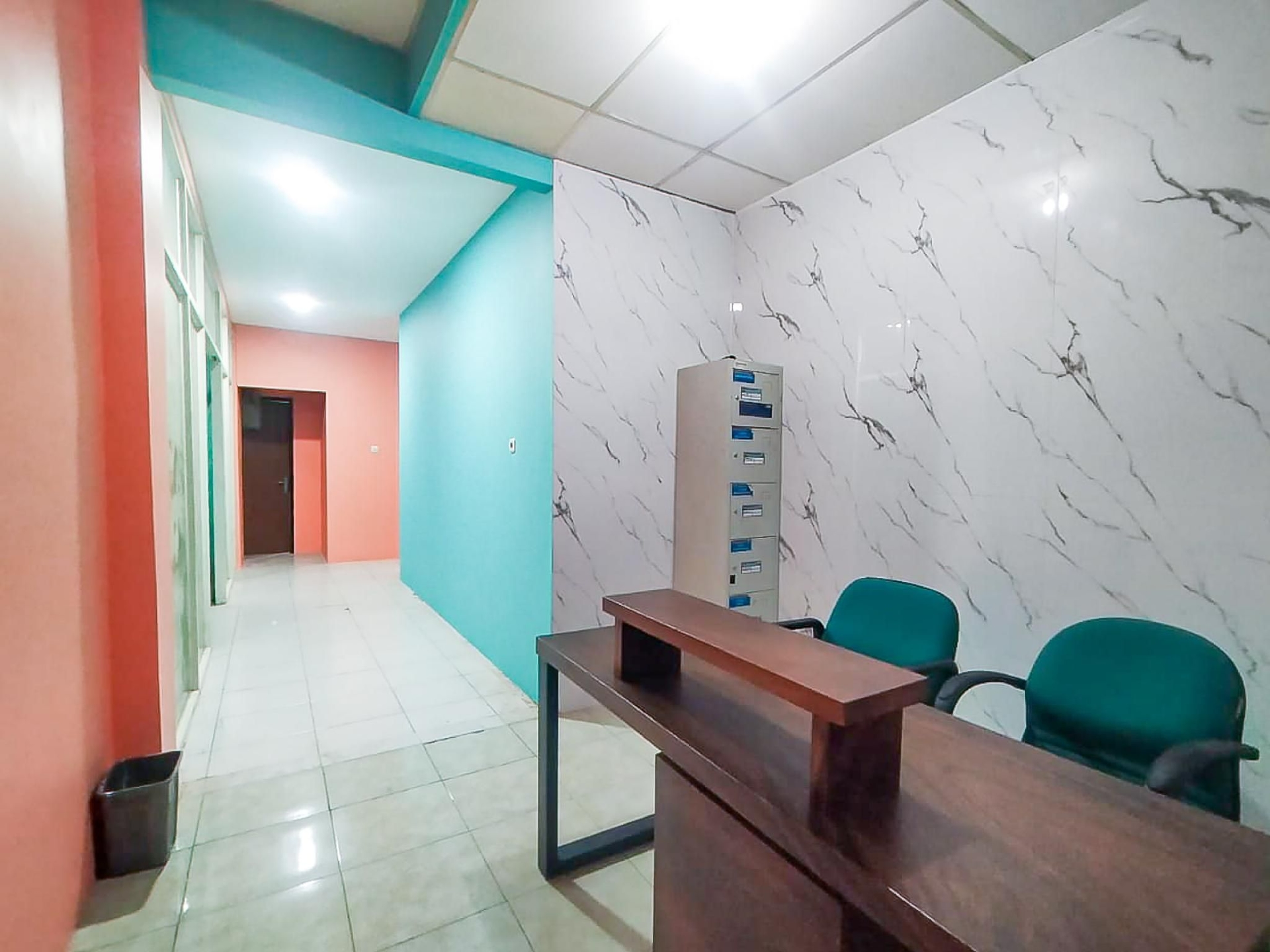 เรดดอร์ซ ใกล้มหาวิทยาลัยยาร์ซี (RedDoorz near Universitas YARSI)0