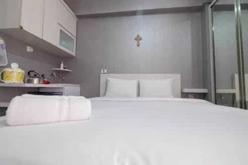 Mini Studio Green Pramuka Apartment By Travelio