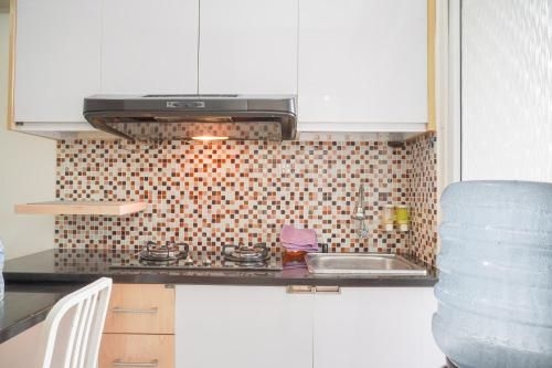 ห้องพัก 2 ห้องนอนทันสมัยที่ เมืองเขียวประมูกา โดย ทราเวลลิโอ (Nice Modern 2BR at Green Pramuka City By Travelio)0