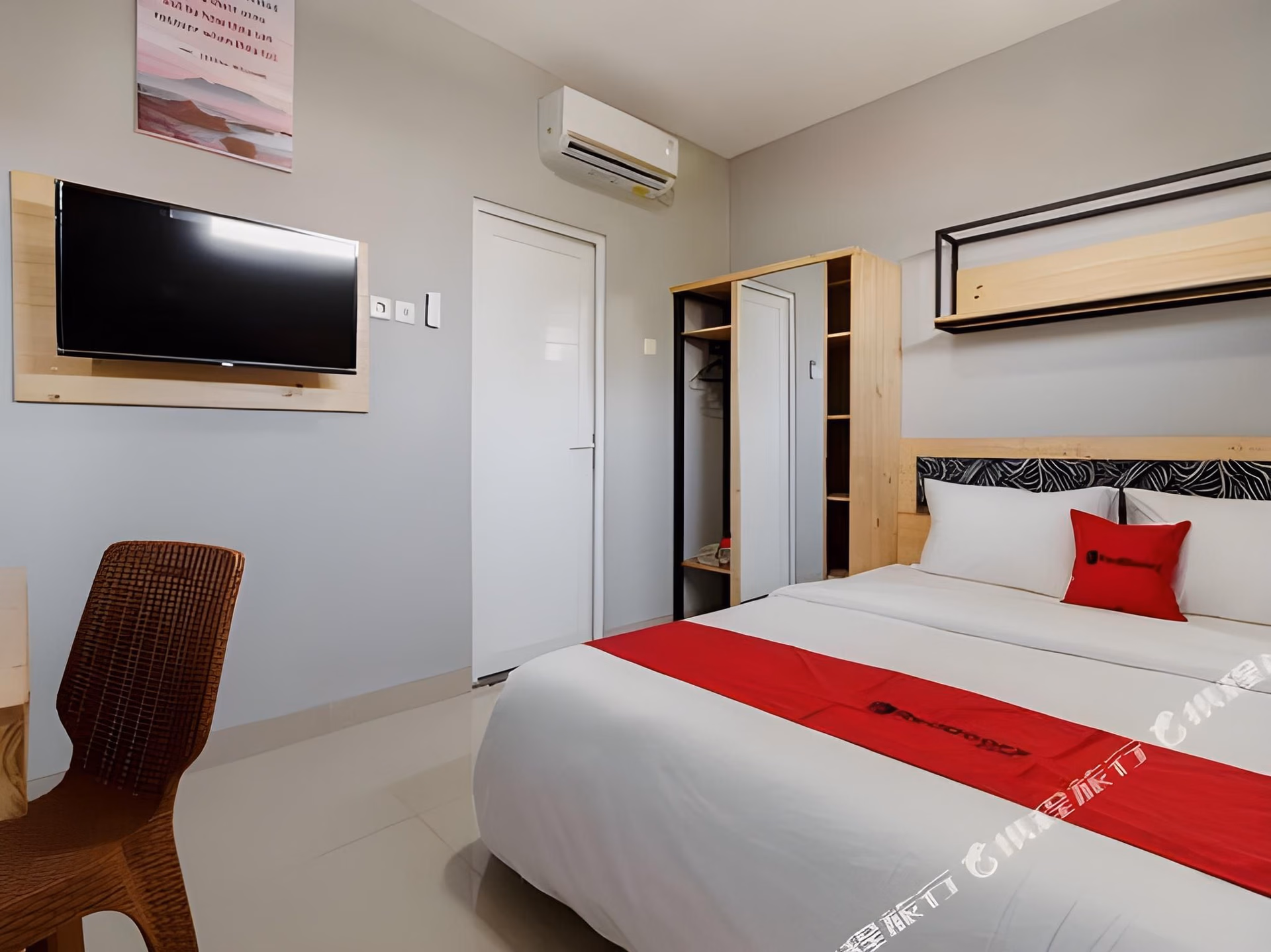 เรดดอร์ซ ใกล้พลาซ่าเอเทรียม เซแนน (RedDoorz Near Plaza Atrium Senen)3