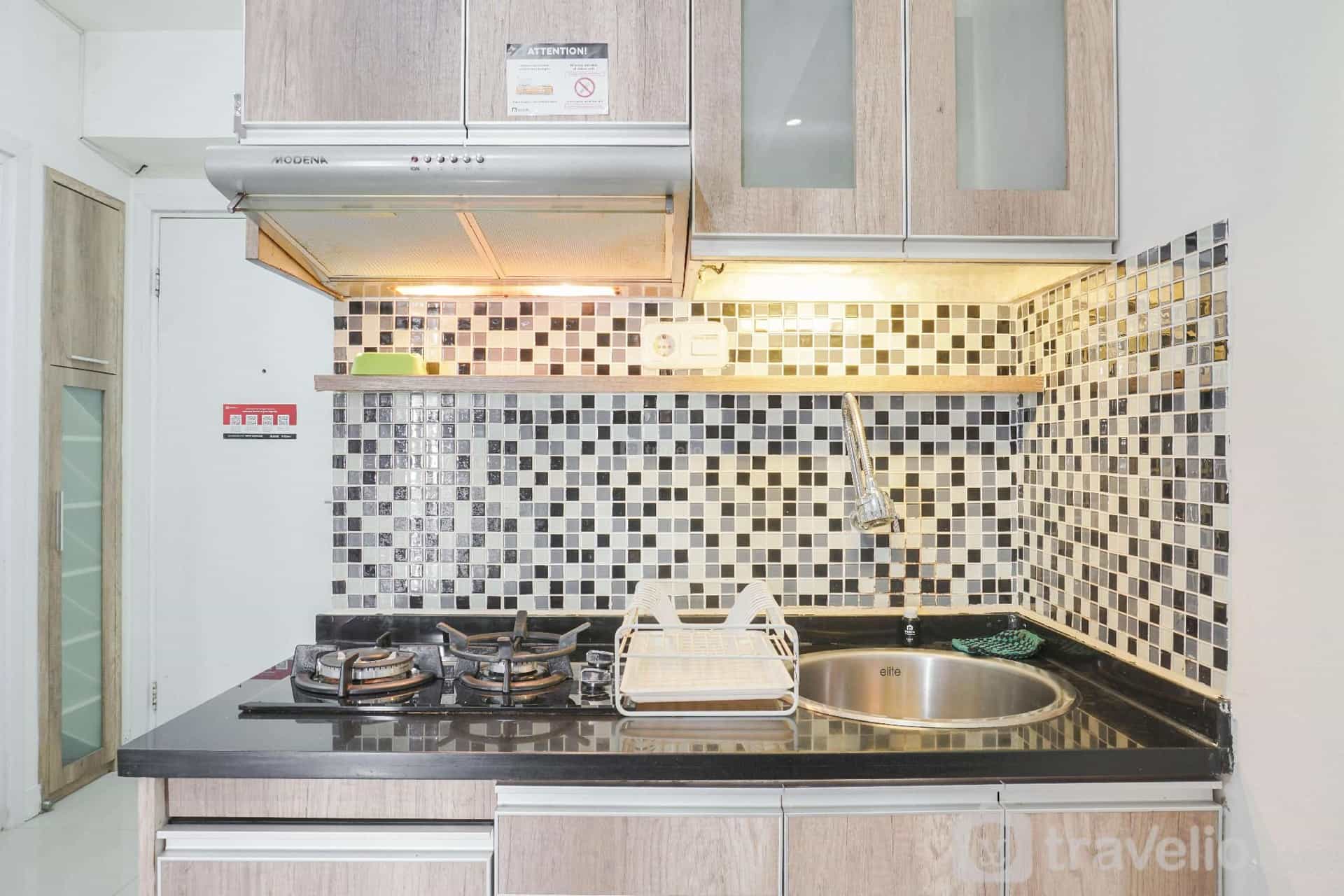 Cozy Stay at 2BR Green Pramuka City By Travelio